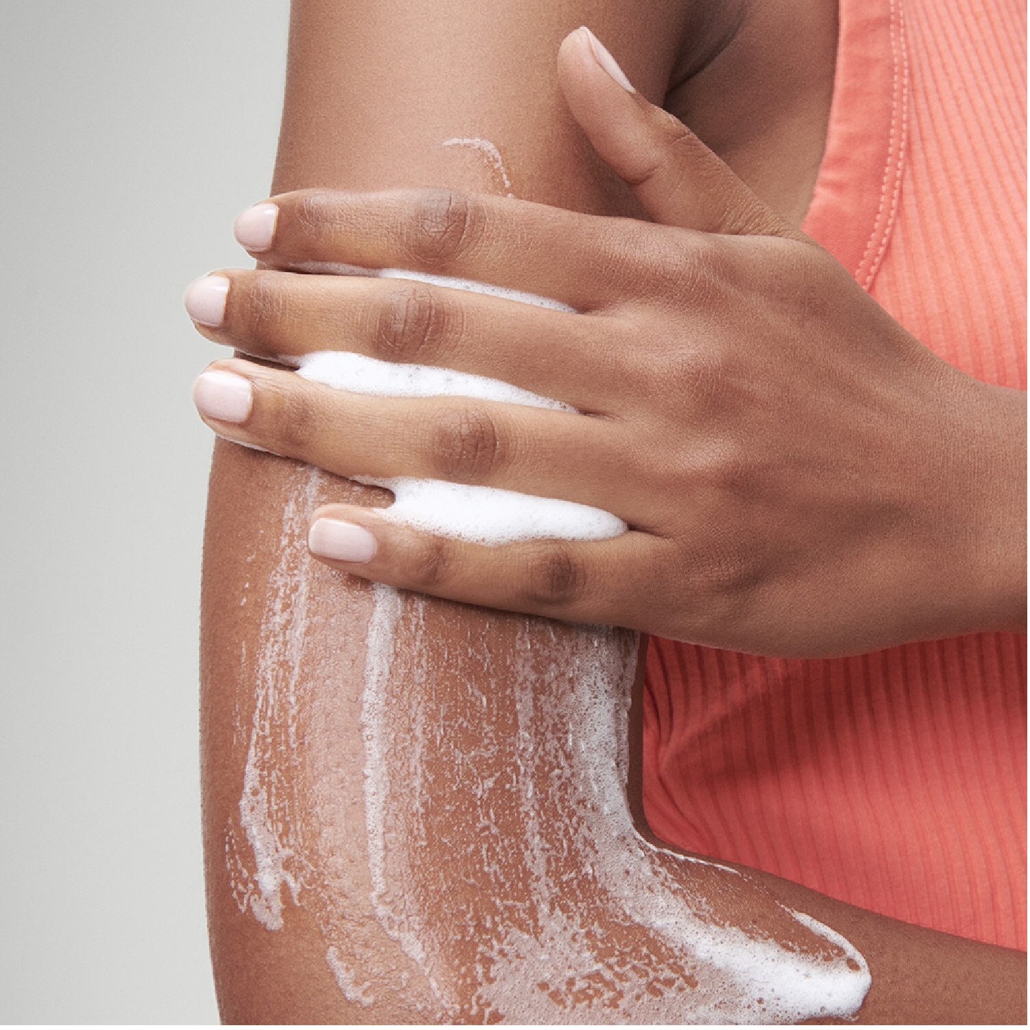LIFT & FIRM ESPUMA EN ACEITE REAFIRMANTE E HIDRATANTE (ESPUMA REAFIRMANTE CORPORAL PARA CUIDADO DE LA PIEL)